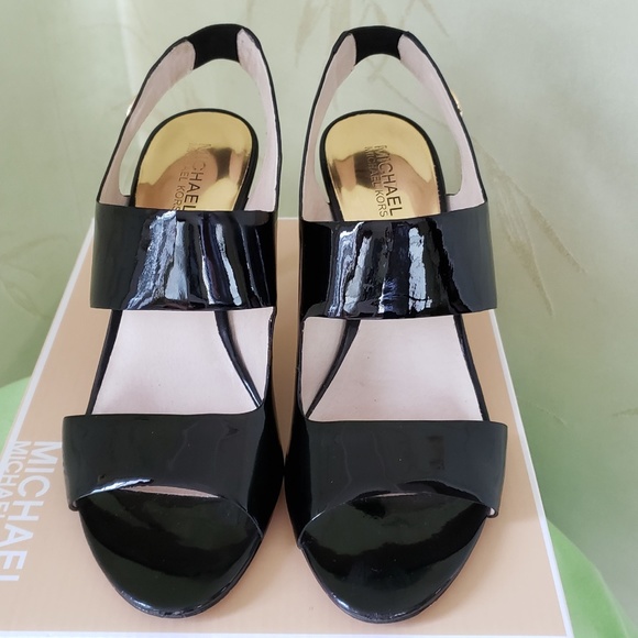 MICHAEL KORS WOMEN'S ROCHELLE OPEN TOE SHOES: BLACK PATENT 9M PRE-OWNED W/BOX - Picture 2 of 16